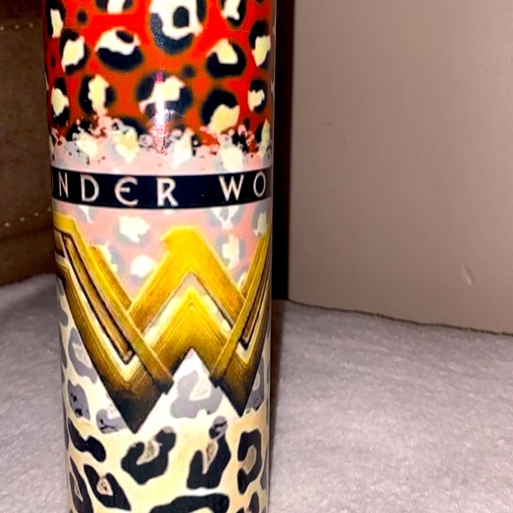 NWT Wonderwoman Leopard print red& tan/cream color w/Gold WonderWoman logo - Picture 5 of 6